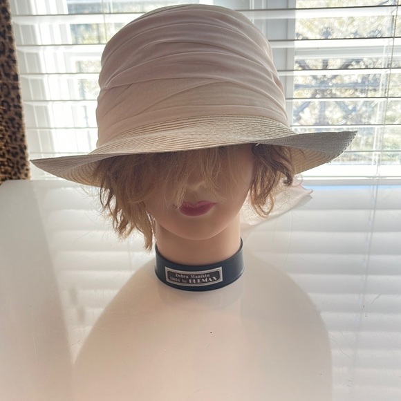 Elegant Cream Sun Hat - Picture 1 of 7